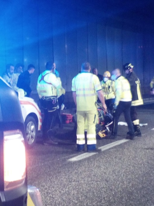 Moto si schianta nel tunnel San Martino: soccorsi in codice rosso, traffico bloccato in direzione sud