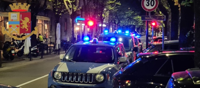 Botte alla fidanzata e ai poliziotti: fermato con lo spray al peperoncino e arrestato