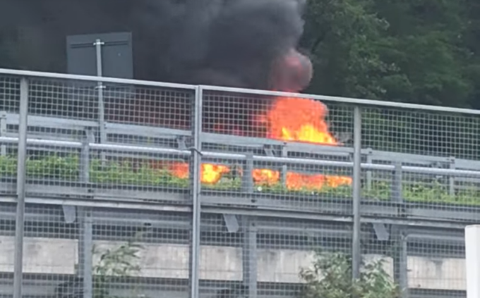 Ennesimo veicolo in fiamme sulla Statale 36