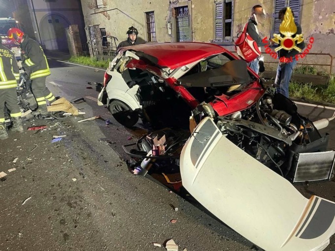 Violento frontale nella notte a Brivio