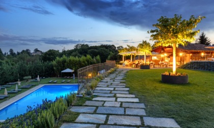 Al Castello di Casiglio incantevoli giornate in piscina e al ristorante