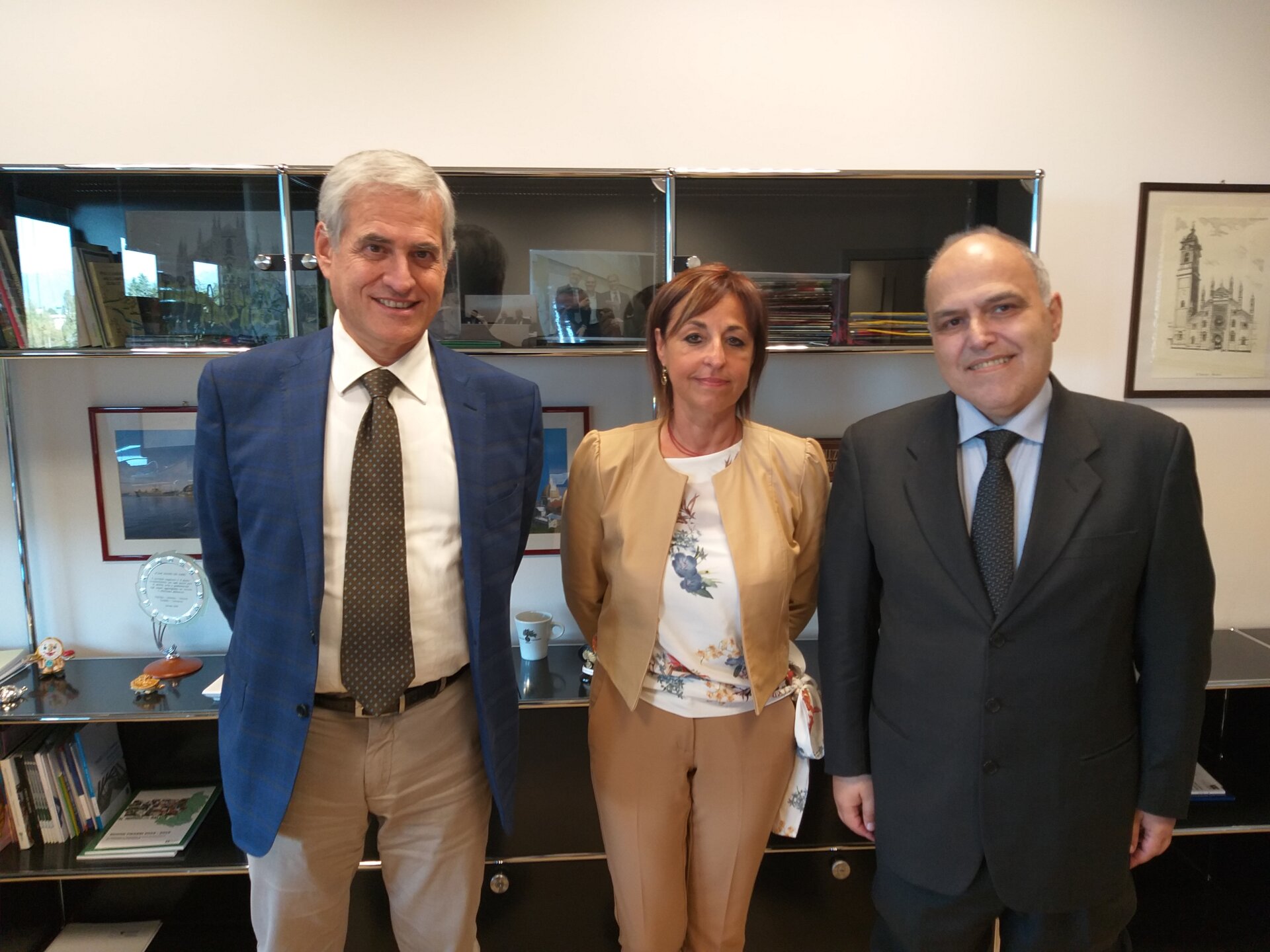 Pinardi (il terzo da sinistra) con Nunzio Del Sorbo, allora, nel 2019, DG dell'ASST di Vimercate e Roberta Labanca la manager chiamata a sostituire Pinardi appena andato in pensione.