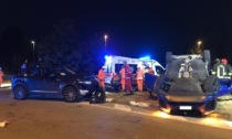 Range Rover si schianta contro una Jaguar che si ribalta: feriti padre, madre e bimba di un anno