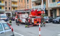 Non risponde da due giorni: i Vigili del fuoco entrano dal balcone al quinto piano... ma lui dormiva