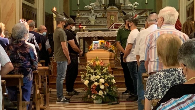 Addio Maurizio, alpino dal cuore d’oro “andato avanti” in sella alla sua amata moto