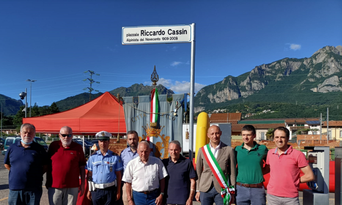 Il re delle vette ha la sua nuova “casa”: inaugurato il piazzale Riccardo Cassin