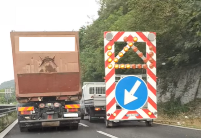 Si schianta contro il guardrail in Statale 36: 65enne in codice rosso