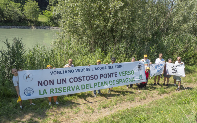 Passerella pedonale sull’Adda: flash mob degli ambientalisti