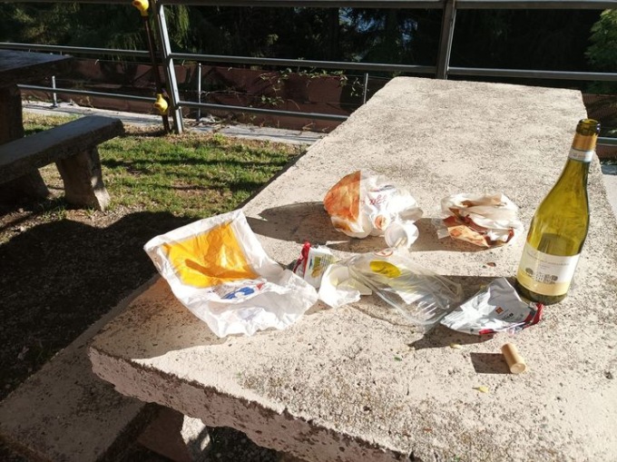 Abbandonano rifiuti alla Capanna Monza: “Palesatevi entro domenica o vi denuncio”