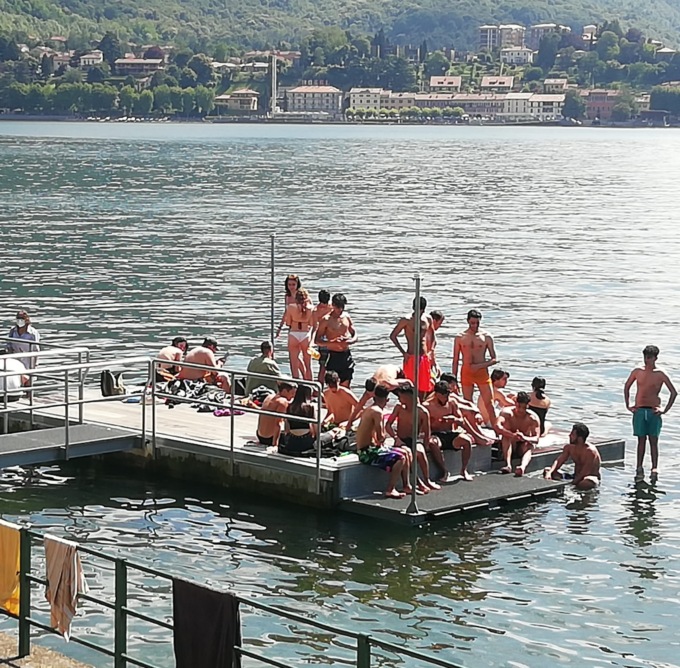 Niente tuffi per Escherichia Coli alla Malpensata e assembramenti vietati in spiaggia: a Lecco scatta l’ordinanza
