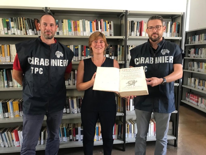 libro antico rubato