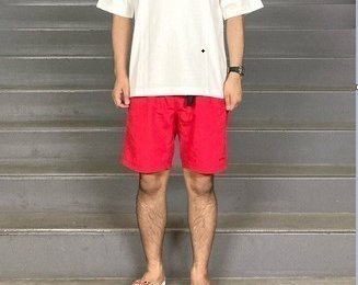 “Ho bisogno di aiuto”, ma è una truffa: attenzione all’uomo in pantaloncini rossi