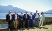 Fontana al tavolo con gli amministratori del Lago e della Valsassina