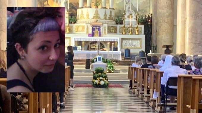 L’addio alla giovane Viviana: «Voglio però, ricordarti com’eri. Pensare che ancora vivi, che ancora mi ascolti e, come allora, sorridi»