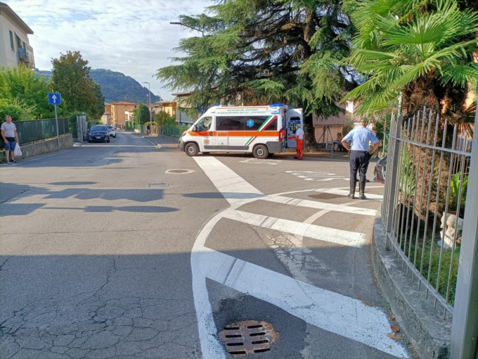 Anziana investita all’incrocio trasportata in ospedale in condizioni serie