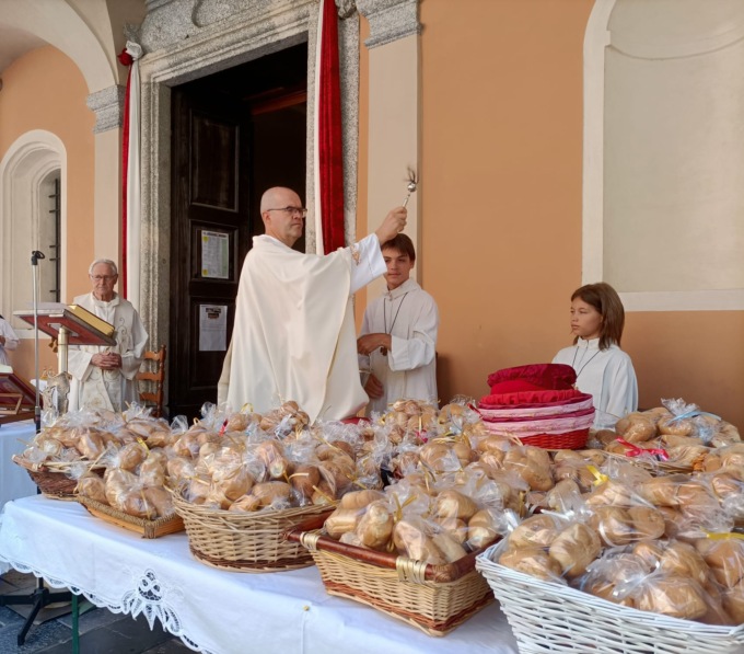 Santa Marta: celebrato l’antico e suggestivo rito della benedizione dei michèt
