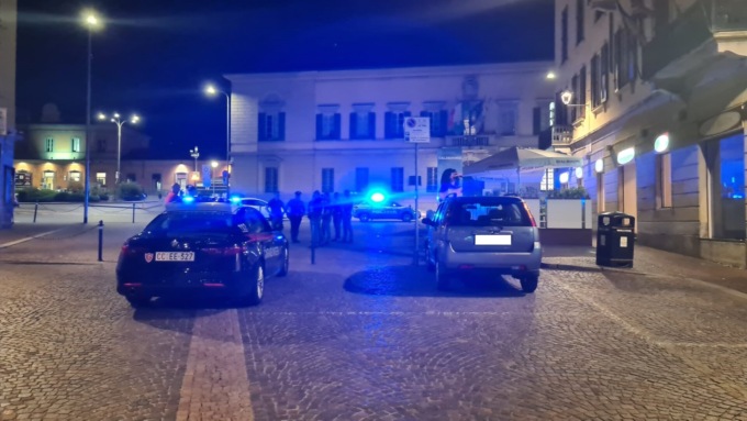 Non c’è pace: ancora un allarme rissa davanti al Comune
