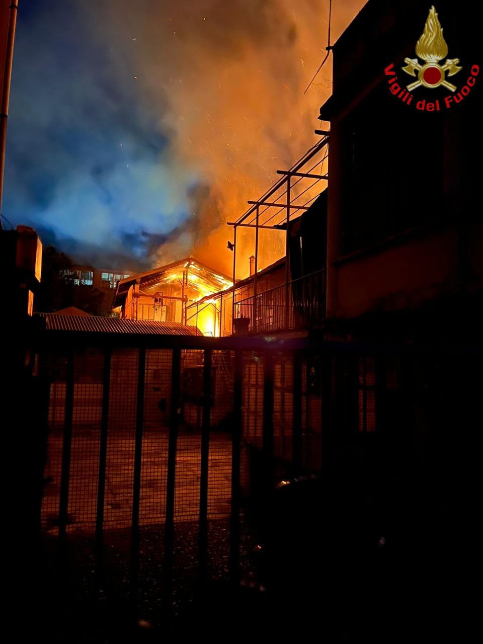 grosso-incendio-a-calolzio-2