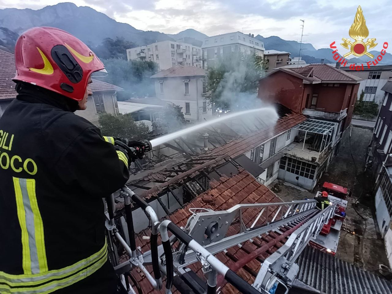 grosso-incendio-a-calolzio-6