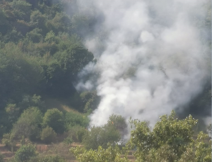 Ancora un incendio bosco a Valgreghentino: Vigili del fuoco in azione. Fiamme anche a Castello
