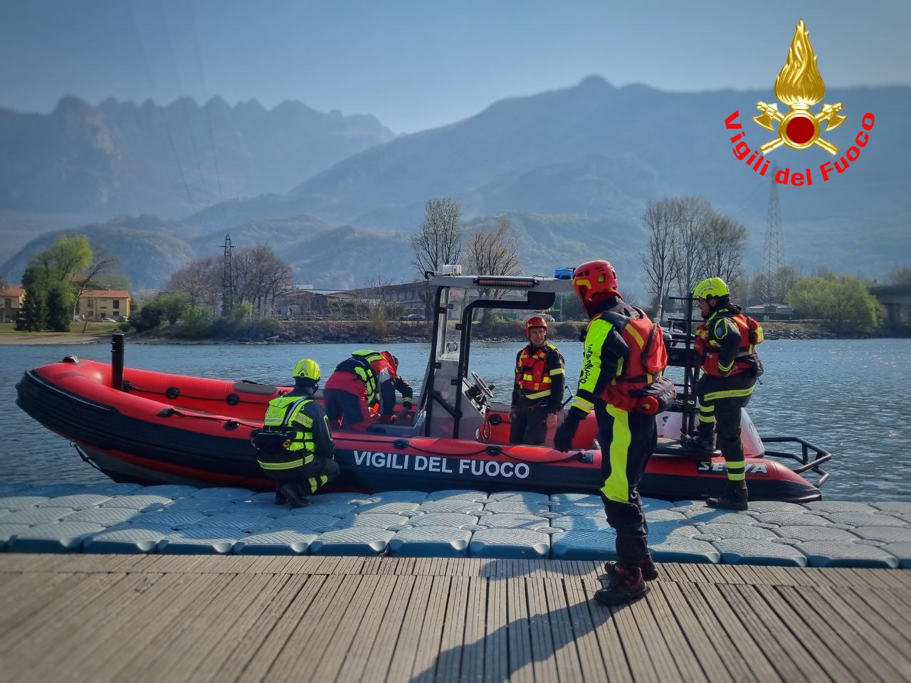 Lecco - Vigili del Fuoco Lecco - Lago di Lecco  Lago - Soccorsi in acqua - Disperso - Annegato - Affogato - Foto generica - Fiume Adda - Gommone Vigili del Fuoco - Pilotina