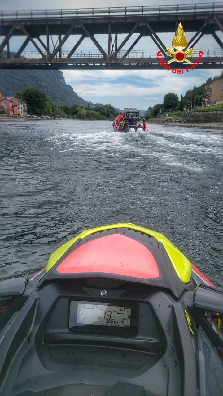 Lecco - Vigili del Fuoco Lecco - Lago di Lecco  Lago - Soccorsi in acqua - Disperso - Annegato - Affogato - Foto generica - Fiume Adda - Gommone Vigili del Fuoco - Pilotina