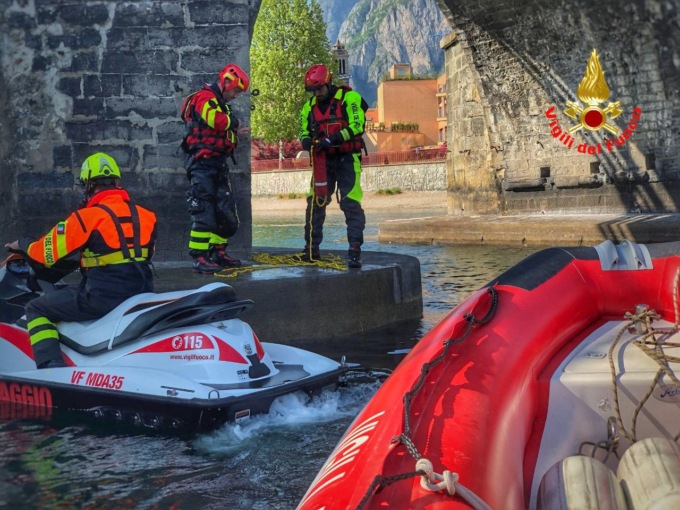 Lecco - Vigili del Fuoco Lecco - Lago di Lecco Lago - Soccorsi in acqua - Disperso - Annegato - Affogato - Foto generica - Fiume Adda - Gommone Vigili del Fuoco - Pilotina