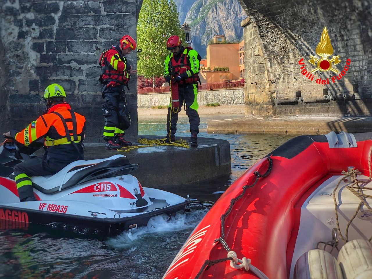 Lecco - Vigili del Fuoco Lecco - Lago di Lecco  Lago - Soccorsi in acqua - Disperso - Annegato - Affogato - Foto generica - Fiume Adda - Gommone Vigili del Fuoco - Pilotina