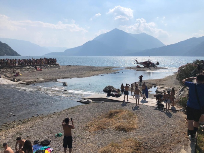 ragazzi in difficoltà al lago