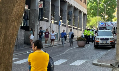 Violenza in centro: scatta l'ordinanza. Chiuso il passaggio del Vallo, vietato bivaccare in via Volta