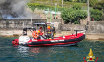 Brutto incendio nel lecchese, a fuoco imbarcazioni e pontile