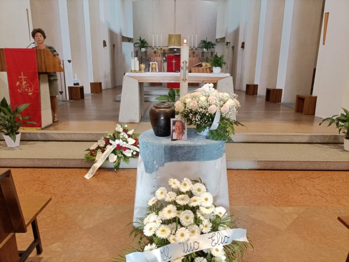 Commovente addio a Loredana Pini Mori, “Riuscivi sempre ad entrare nel cuore della gente”