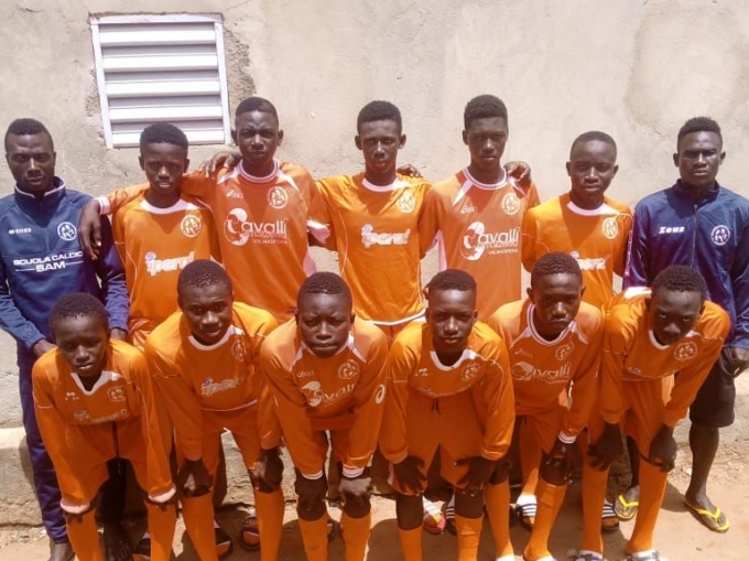 L’arancione della Polisportiva arriva in Burkina Faso, donate le maglie