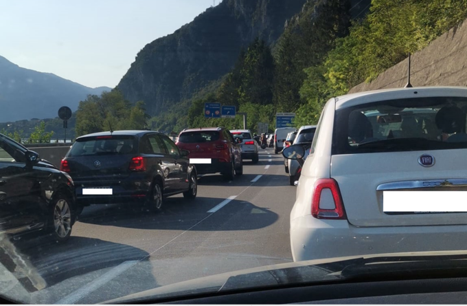 Incidente alla rotonda:  coinvolto un bimbo di un anno. Traffico in tilt
