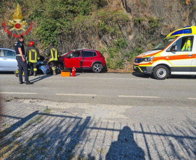 Frontale sulla Provinciale: mobilitati Vigili del fuoco e sanitari