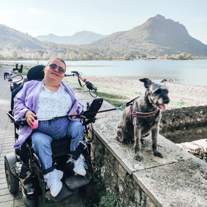 L’appello di una ragazza disabile: “Non cerco una badante, ma qualcuno che mi aiuti a vivere davvero”