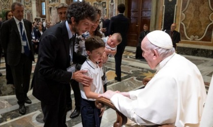 Il piccolo Pietro da Papa Francesco per il suo sostegno al popolo siriano