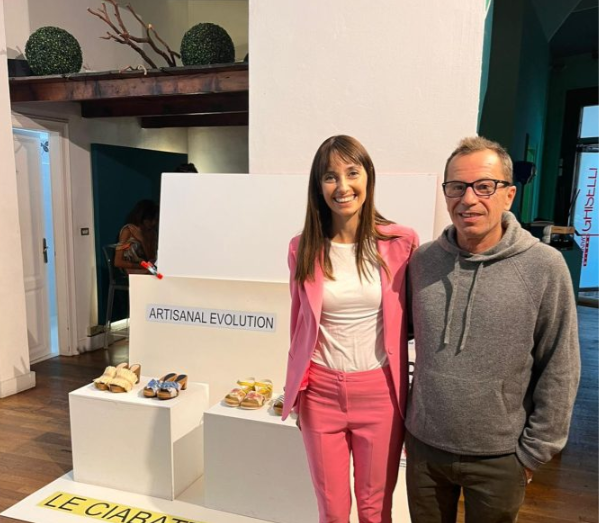 Le “ciabattine” della lecchese Chiara Sironi alla Milano Fashion Week 2022