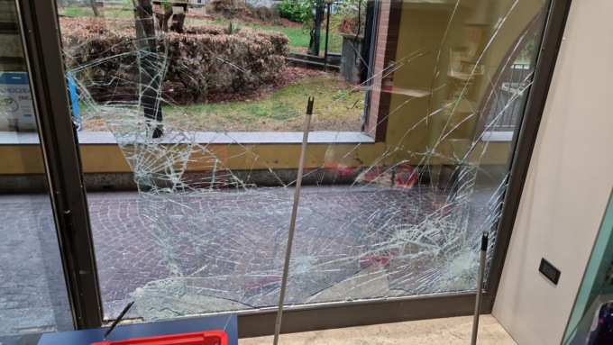 Inquietante raid: svaligiate cinque farmacie in una notte