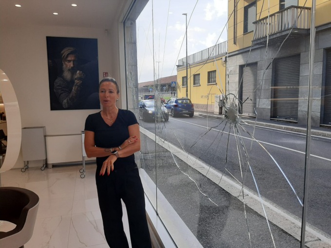 Vetrina presa a sprangate: “Bisogna fare qualcosa per garantire la sicurezza”