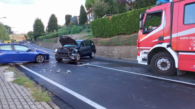 Schianto frontale: feriti due automobilisti quarantenni