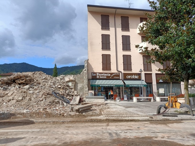 Addio all’edificio Fenaroli: riapre la strada
