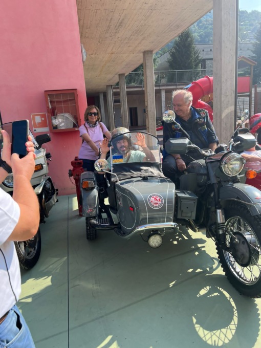 In viaggio in sidecar per scoprire la gioia e la bellezza della condivisione