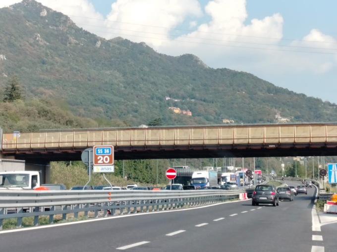 Lavori in Statale 36: tutti in coda in super, traffico in tilt nel Barro