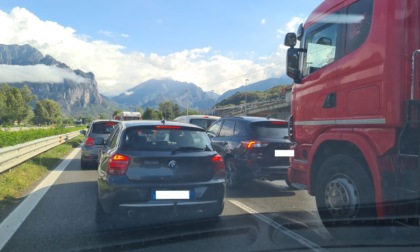Lecco, attraversamento allagato e Barro off limits: traffico totalmente in tilt anche dopo la riapertura