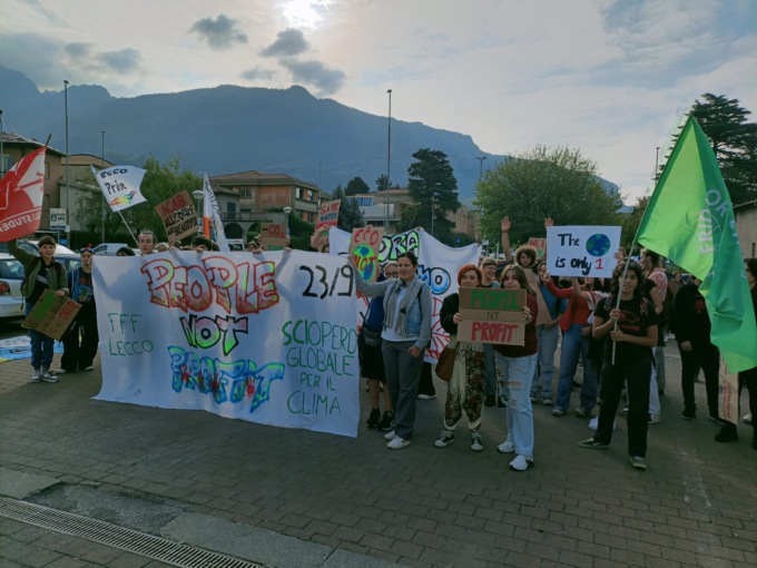 People not Profit: l’urlo dei giovani del Fridays for future Lecco