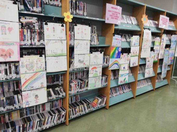 Siamo nati noi: i disegni dei piccoli artisti calolziesi in mostra in biblioteca