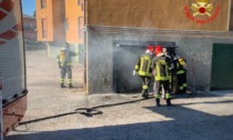Incendio in un box: mobilitati i Vigili del Fuoco