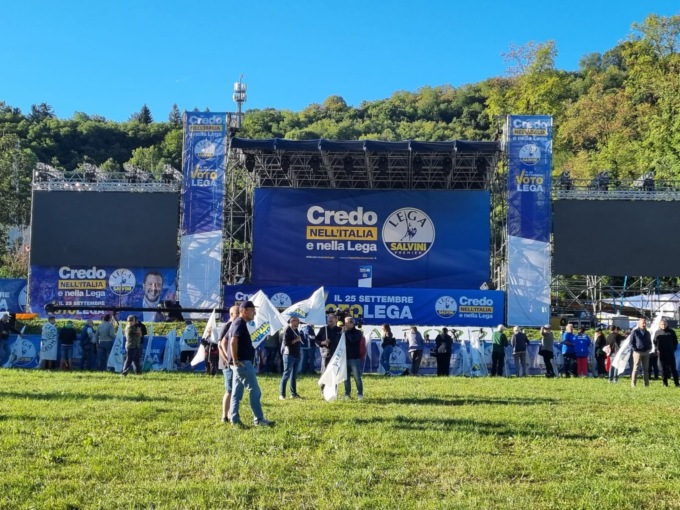 Tutto pronto sul pratone di Pontida per il raduno della Lega | FOTO