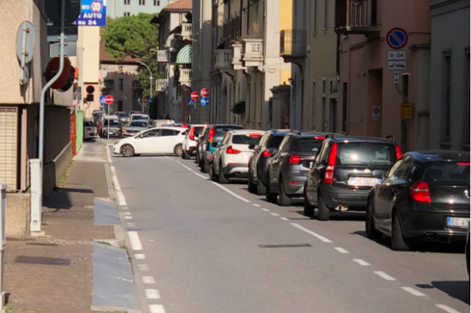 Lecco nel caos: vigili costretti a riaprire “manualmente” il Ponte Vecchio